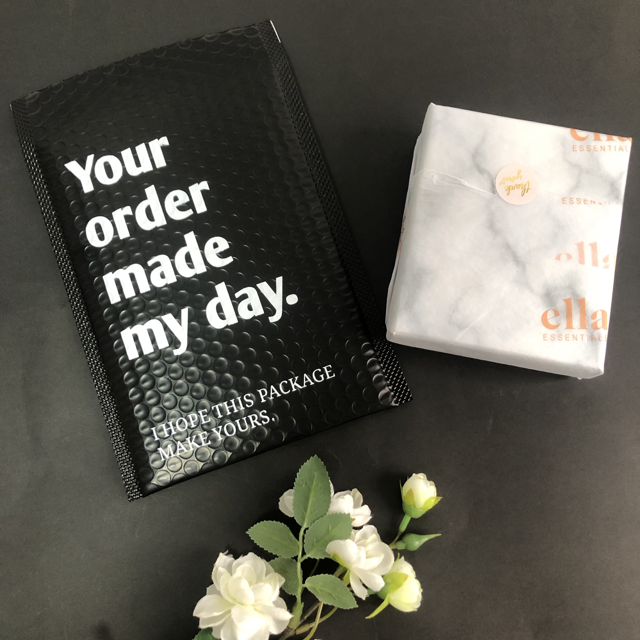 Customized logo matte black bubble mailer for cosmetics
