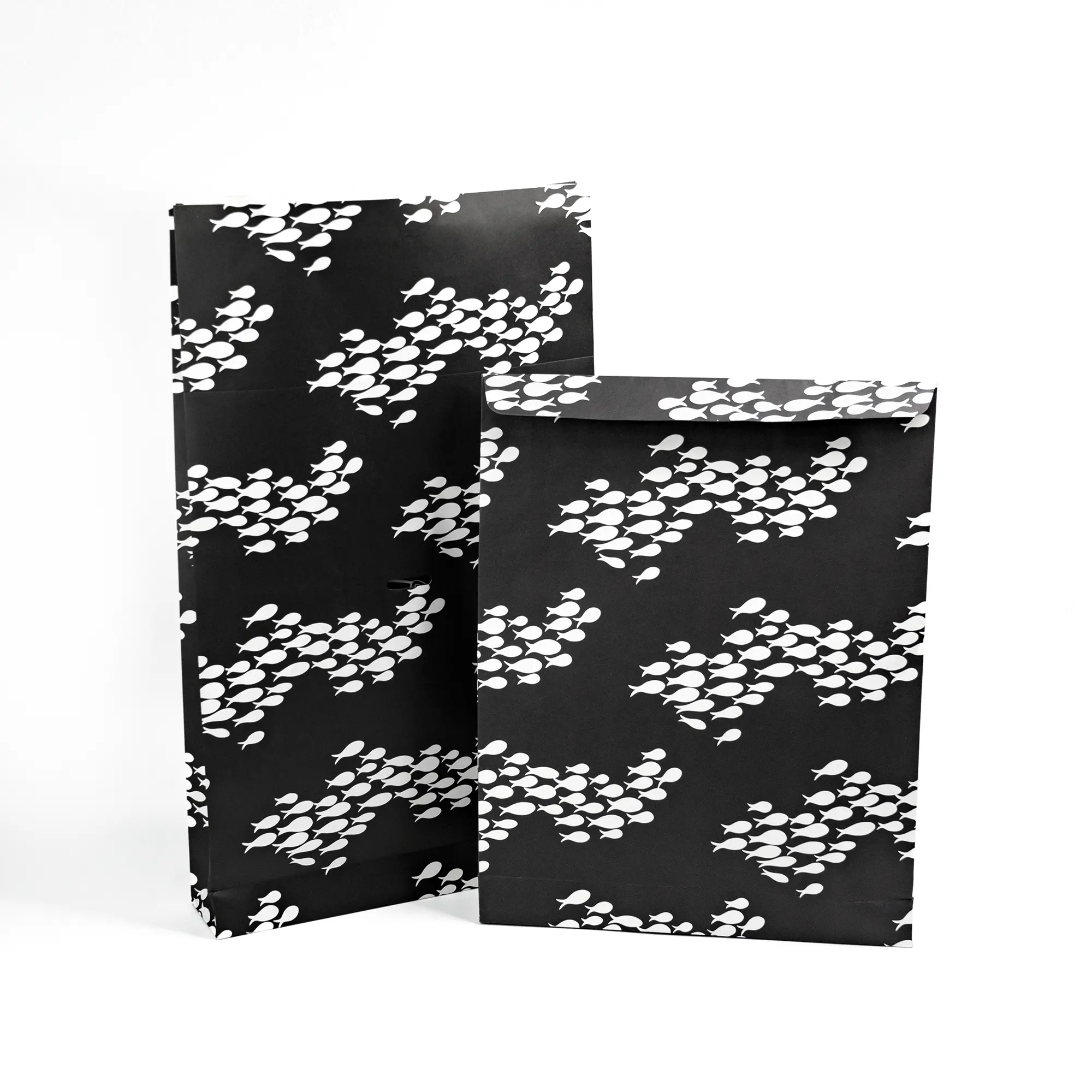 White kraft mailing bag with custom logo for shipping