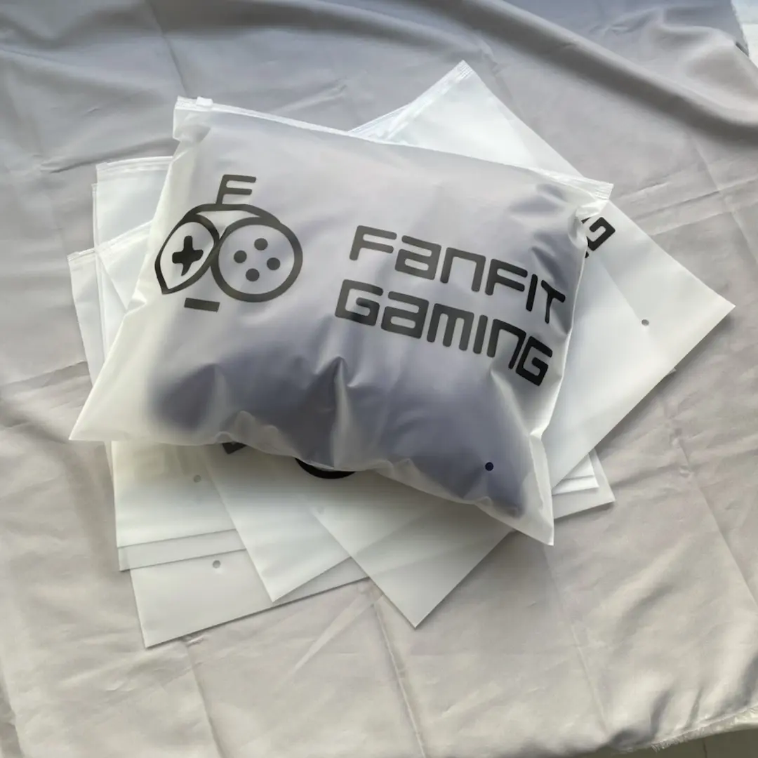 Customized logo horizontal zipper bag for clothing