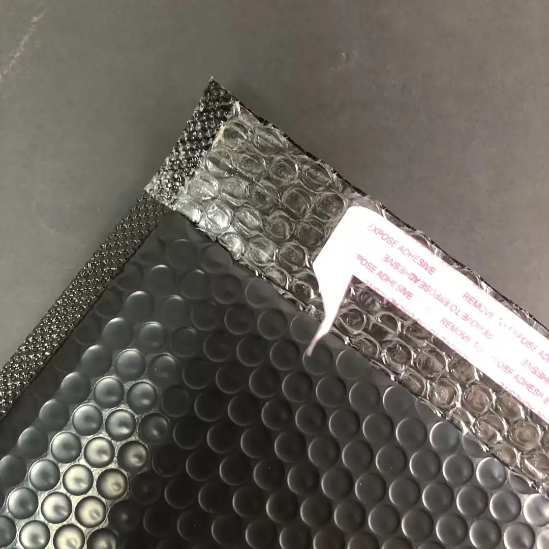 Customized logo matte black bubble mailer for cosmetics