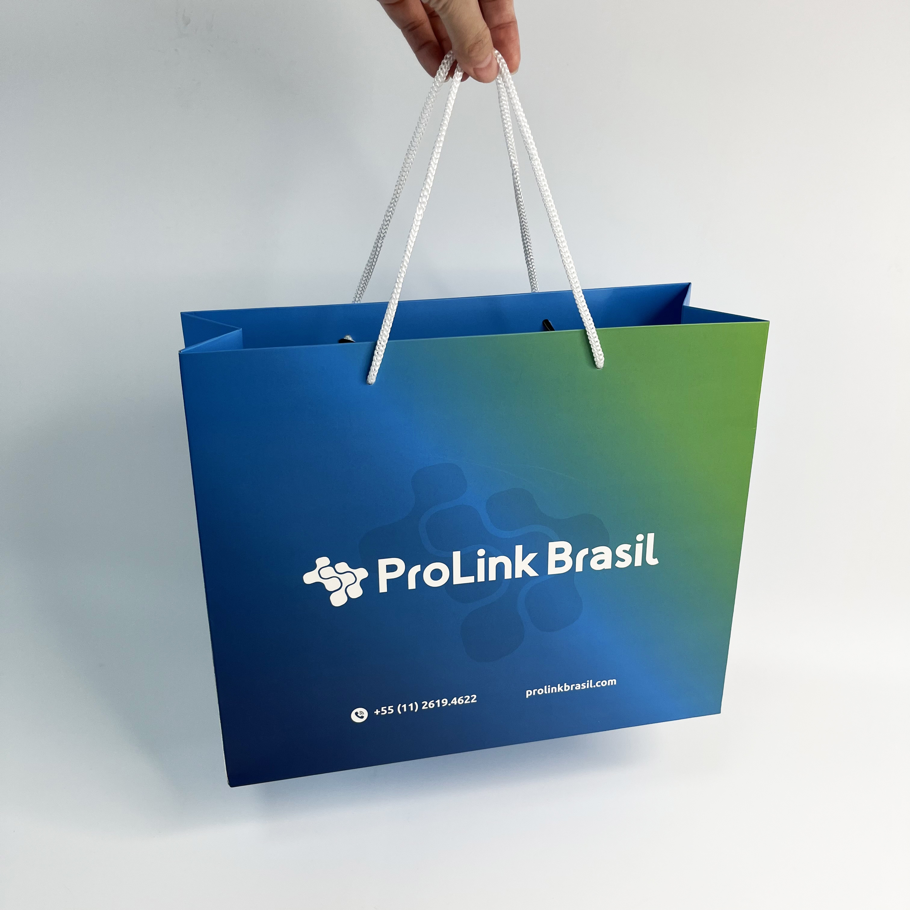 Full-custom paper bag for clothing shopping