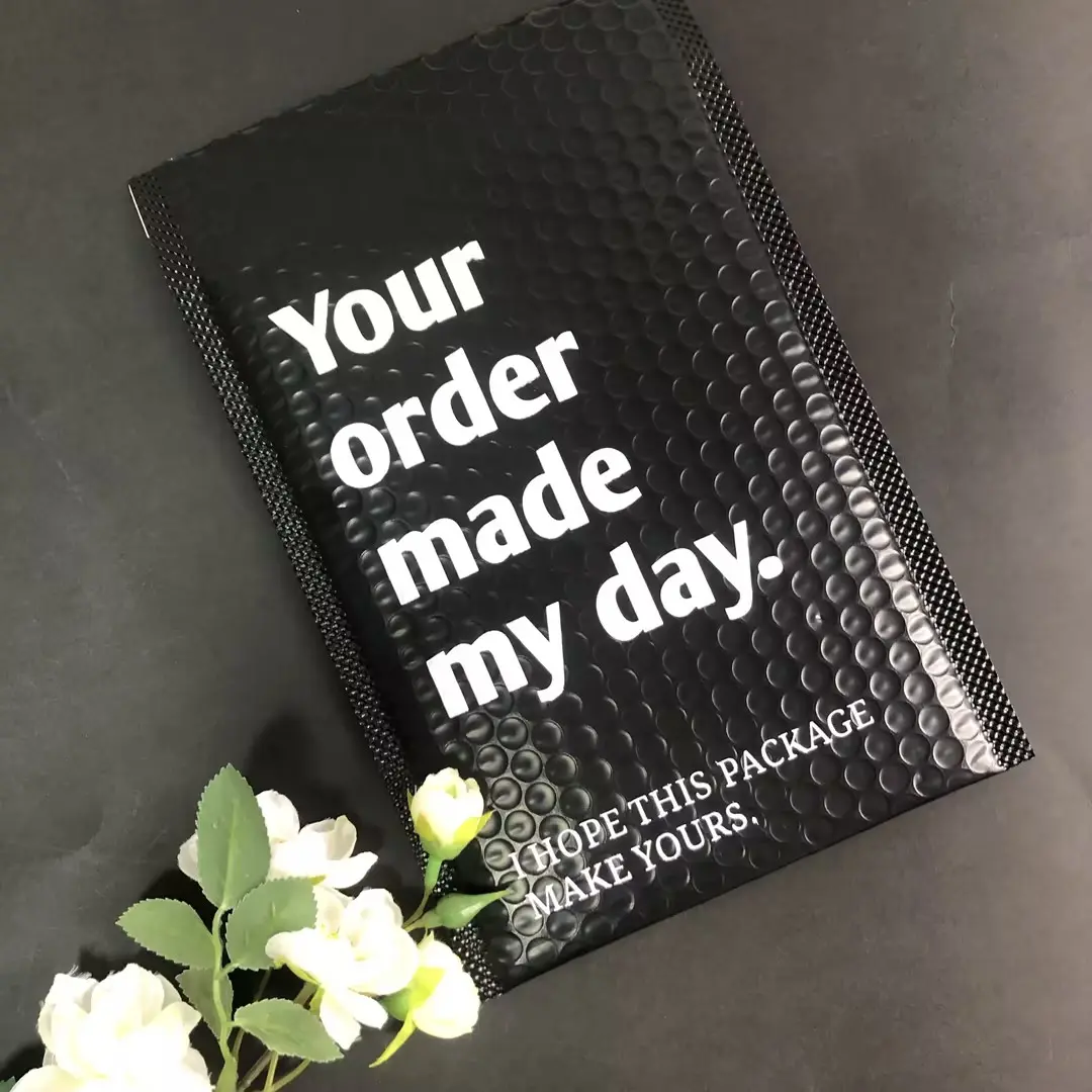 Customized logo matte black bubble mailer for cosmetics