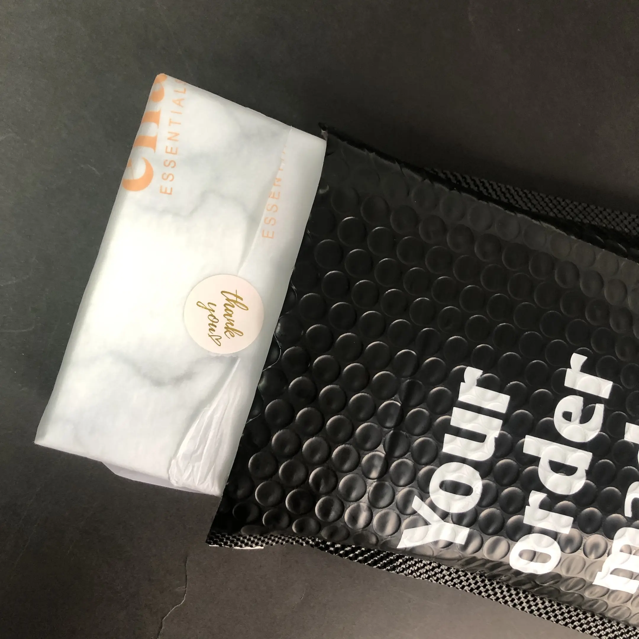 Customized logo matte black bubble mailer for cosmetics