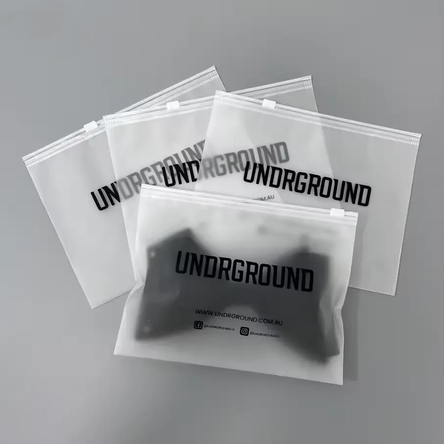 Customized logo horizontal zipper bag for clothing