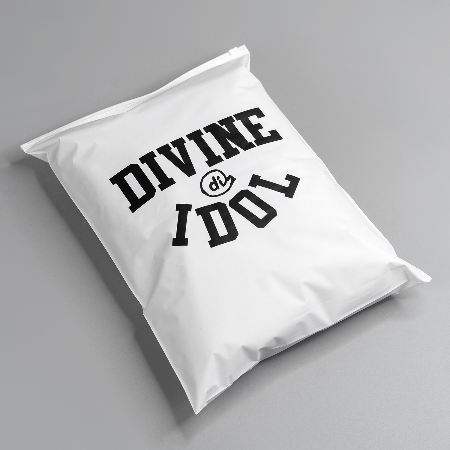 white zipper bag