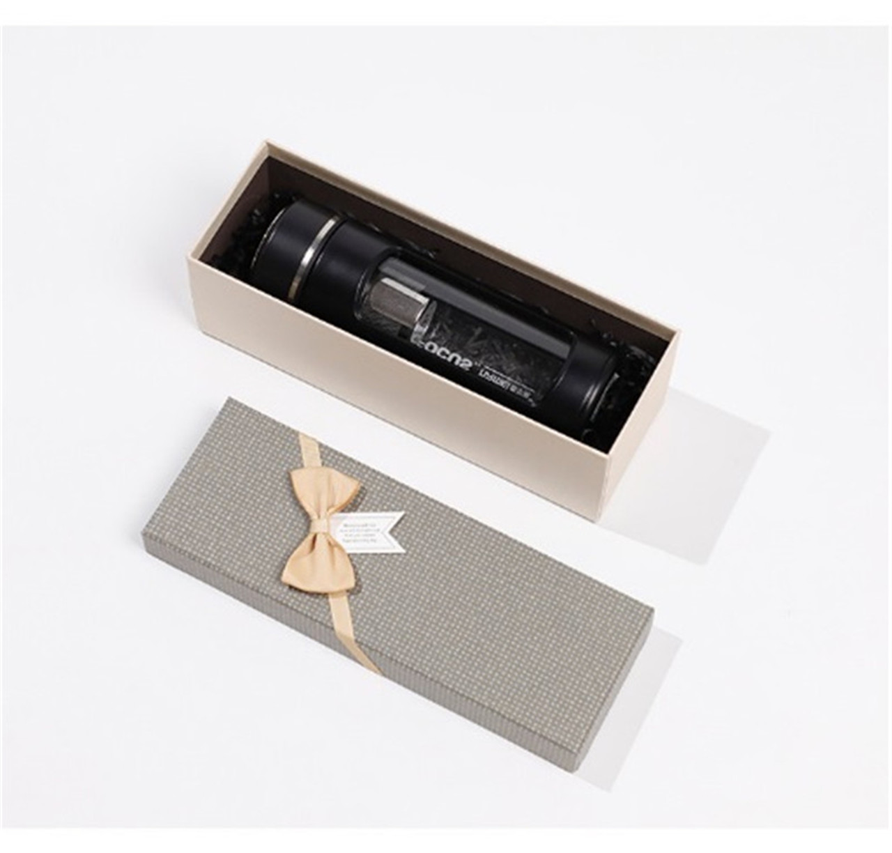 These gift box are offered in different sizes and shapes as per the requirements of clients. our boxes are made with high quality raw materails and with latest  ( (6)