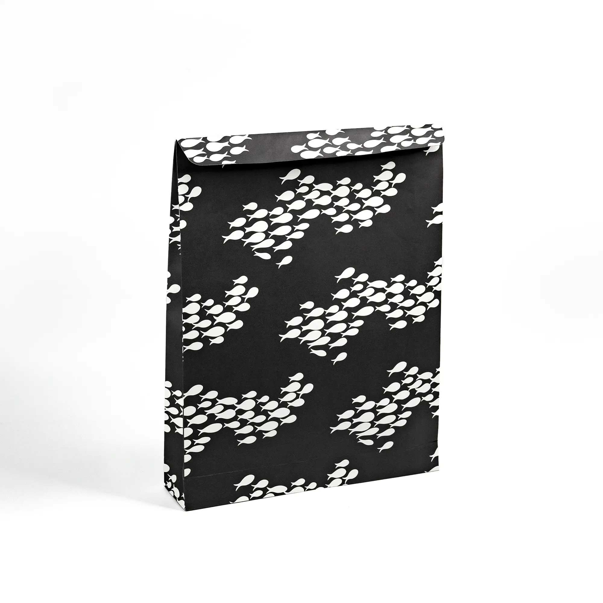 White kraft mailing bag with custom logo for shipping
