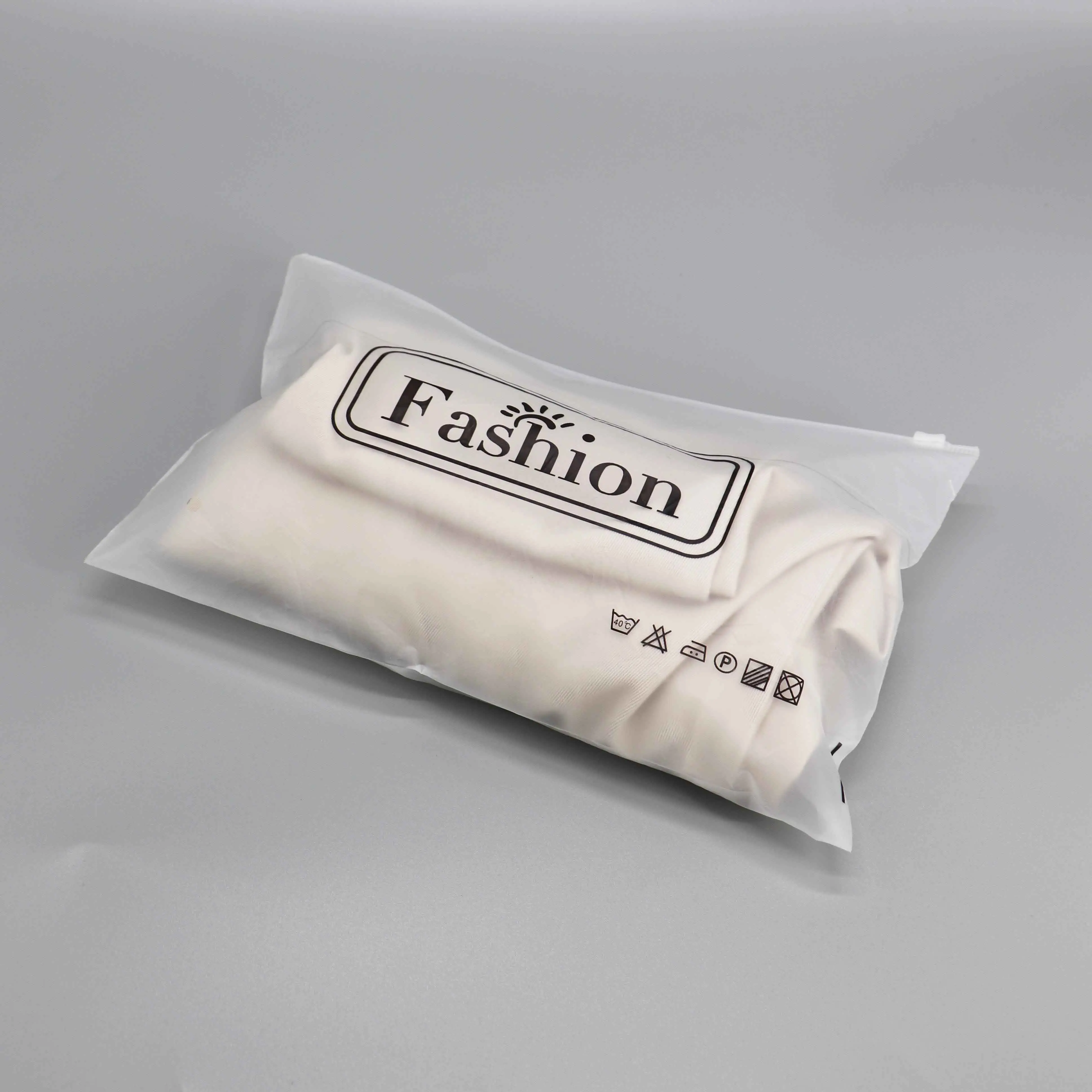 Customized logo horizontal zipper bag for clothing