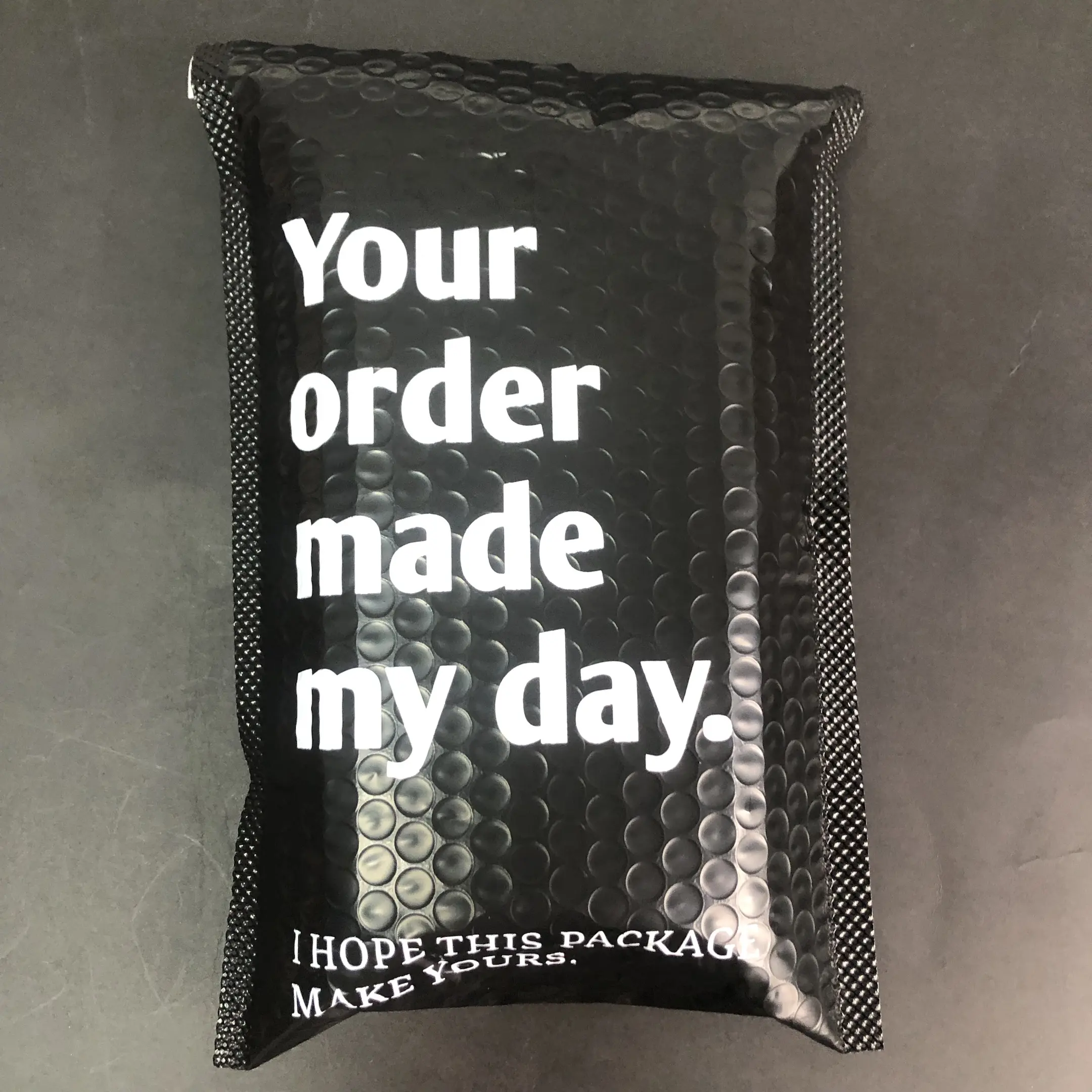 Customized logo matte black bubble mailer for cosmetics