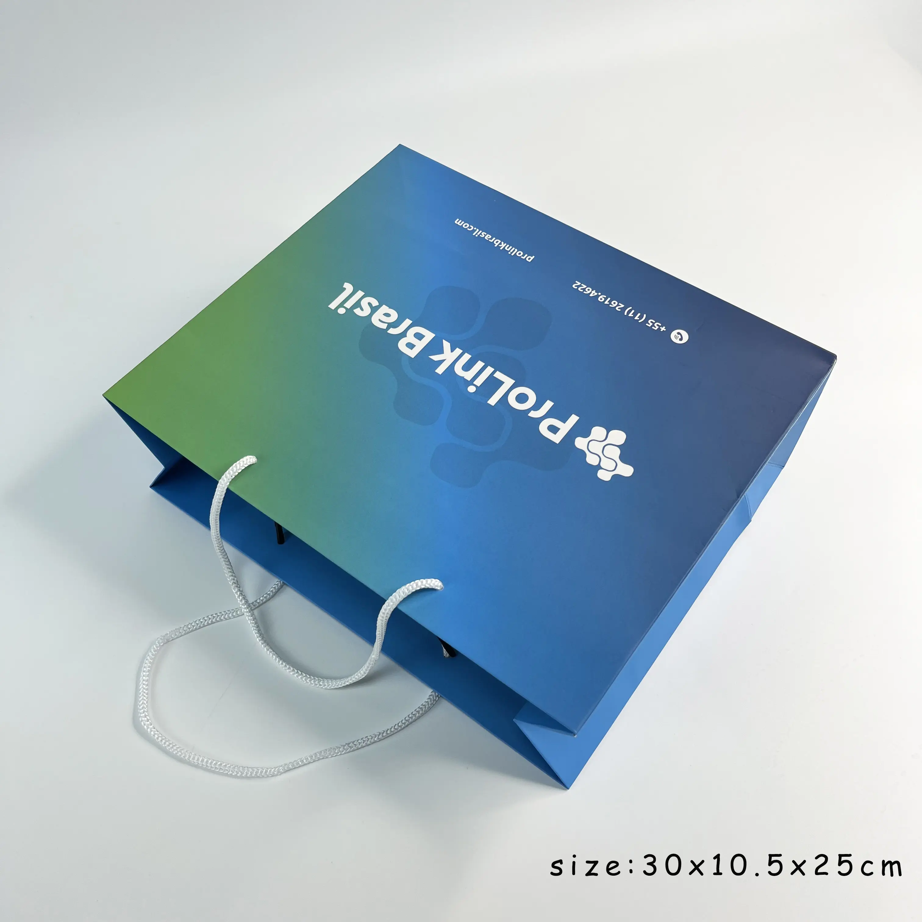Full-custom paper bag for clothing shopping
