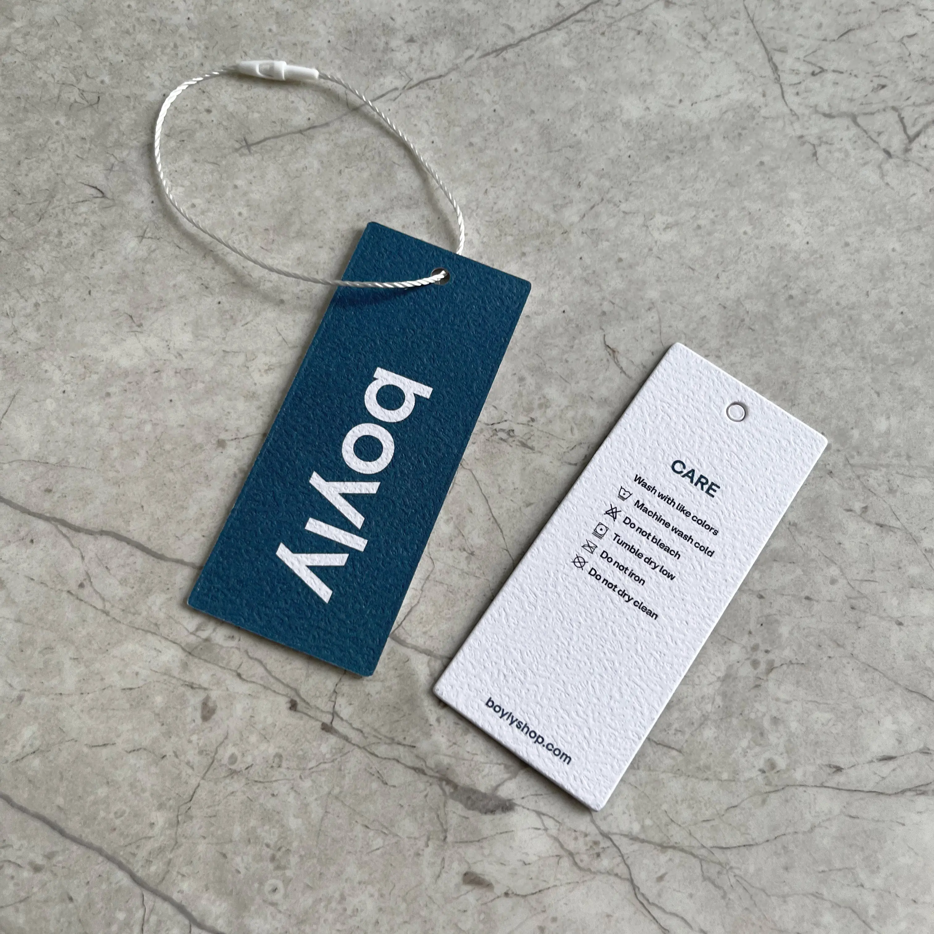 China hang tag custom logo luxury hang tags garment hang tag string clothes label